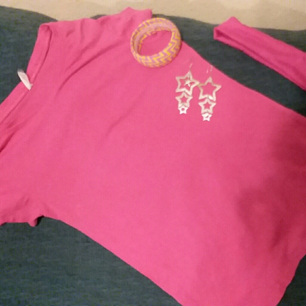tshirt combined with bangle and ear rings